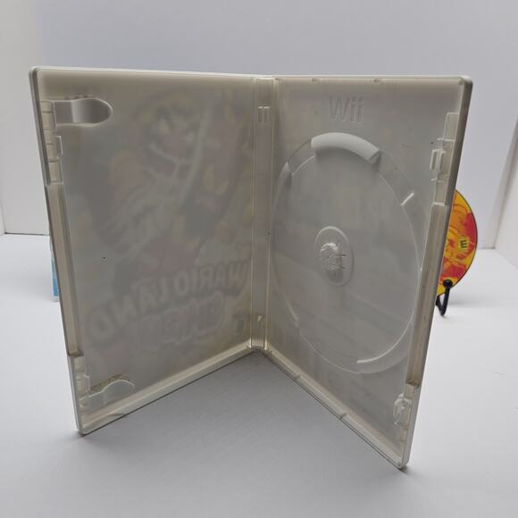 Wario Land: Shake It! (Nintendo Wii, 2008) CIB - Picture 2 of 3